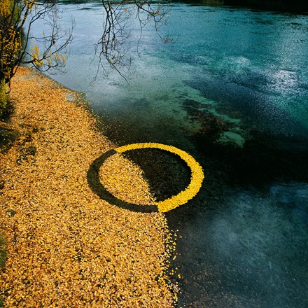 Title: Autumn Leaf Circle. Environmental sculpture Martin Hill and Philippa Jones (2011) Wanaka New Zealand.
